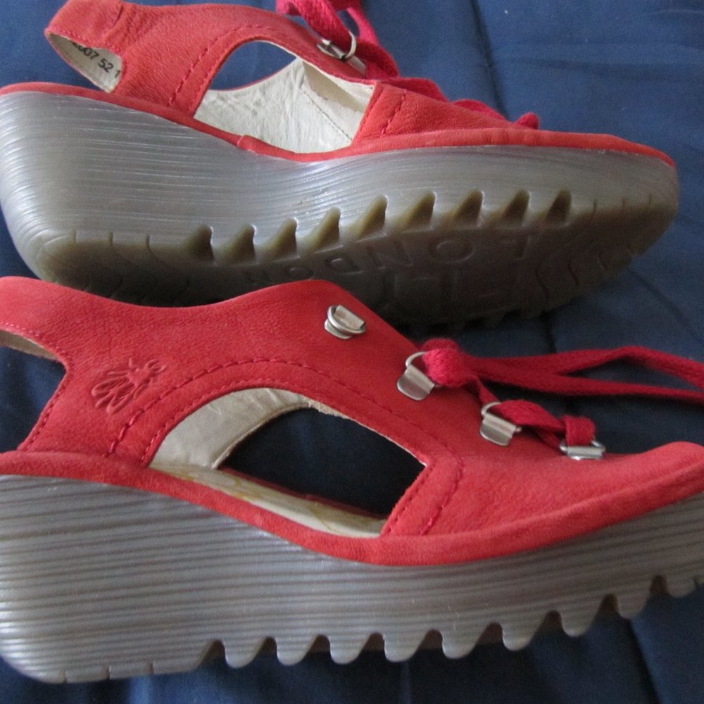 NEW FLY LONDON YIFA SANDALS  39